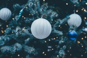 christmas-bauble-1869989_1920.jpg