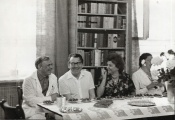 Otwarcie biblioteki w nowym budynku, 1977 r. (od lewej: A. Dłużniewski, J. Maj, R. Seidl, E. Mogilnicka) / The opening meeting of the library in the new building, 1977 (from the left: A. Dłużniewski, J. Maj, R. Seidl, E. Mogilnicka)